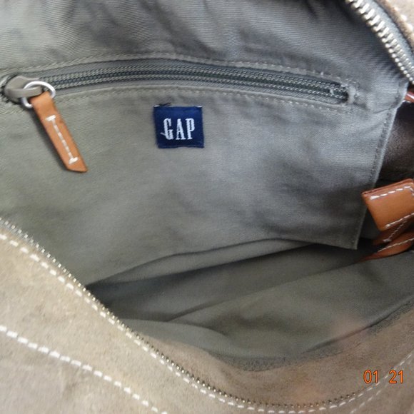 Gap army green over the shoulder hand bag. Excellent condition - Picture 1 of 6
